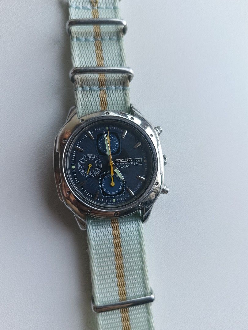 Seiko Chronograph vintage (Category: Luxury Watches) located in Quezon City. Submitted by atomiczen86 (Listing ID 1434706199, Image 2). Description: - Seiko chronograph watch looks like Seiko kakume Chrono - Blue dial with date display chrono works properly new battery I don't know much about this watch, as this is given to me good everyday watch selling it for 3.5k shipped! .