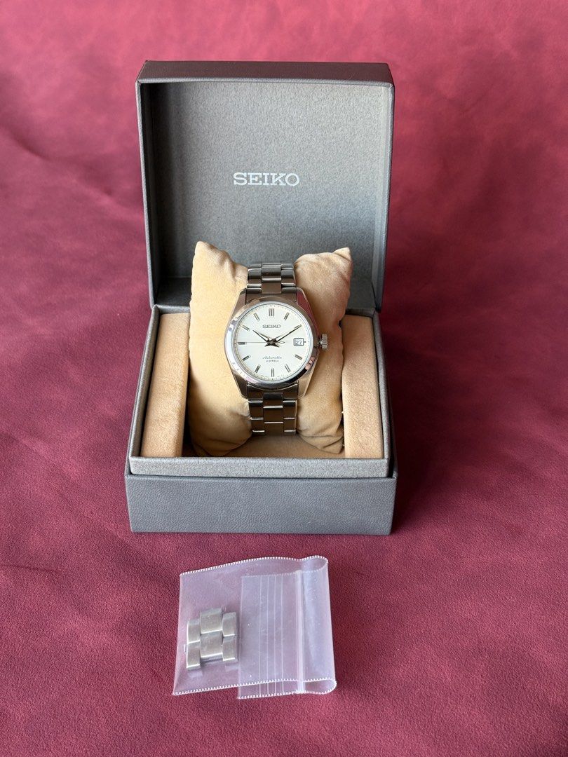 Seiko SARB035 JDM (Category: Men's Watches) located in Mandaluyong City. Submitted by strike77 (Listing ID 1434708257, Image 2). Description: Seiko SARB035 JDM PRE OWNED PRICE: 46,000 PHP Rare and discontinued! CONDITION: 9.2/10 • Crystal is clean, small signs of usage only PACKAGE: • Seiko box • Watch itself with complete links SPECS: • 6R15D automatic movement • Sapphire crystal • 38 mm case diameter • 11.5 mm case thickness • 20 mm lug width M