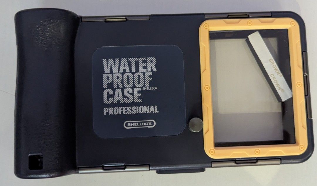 Shellbox Professional Universal Diving Phone Case - 15m/50ft Waterproof (NEGOTIABLE) (Category: Cases & Sleeves) located in Makati City. Submitted by ZilchXero.ZX (Listing ID 1434729250, Image 3). Description: READ DESCRIPTION FIRST!!!! IF IT'S STILL ADVERTISE ITS AVAILABLE DONT ASK UNNECESSARY QUESTION. YOUR TIME & MINE ARE IMPORTANT!! Selling my pre-loved waterproof case. Only used ones and not so much! Not using anytime soon so am selling now!