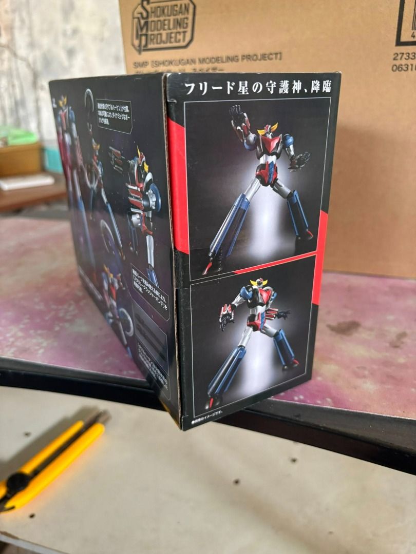 SMP Shokugan Modeling Project Grendizer U and Spazer (Category: Figurines & Statues) located in Bulacan. Submitted by cmesguerra1 (Listing ID 1434612472, Image 2). Description: RUSH SALE!! MISB - Grendizer U Spazer action figure from the SMP Shokugan Modeling Project. - Brand new, in original packaging. - Features the Grendizer figure and its UFO. - Includes various accessories. - Box displays action poses. - Features the Bandai Namco logo..