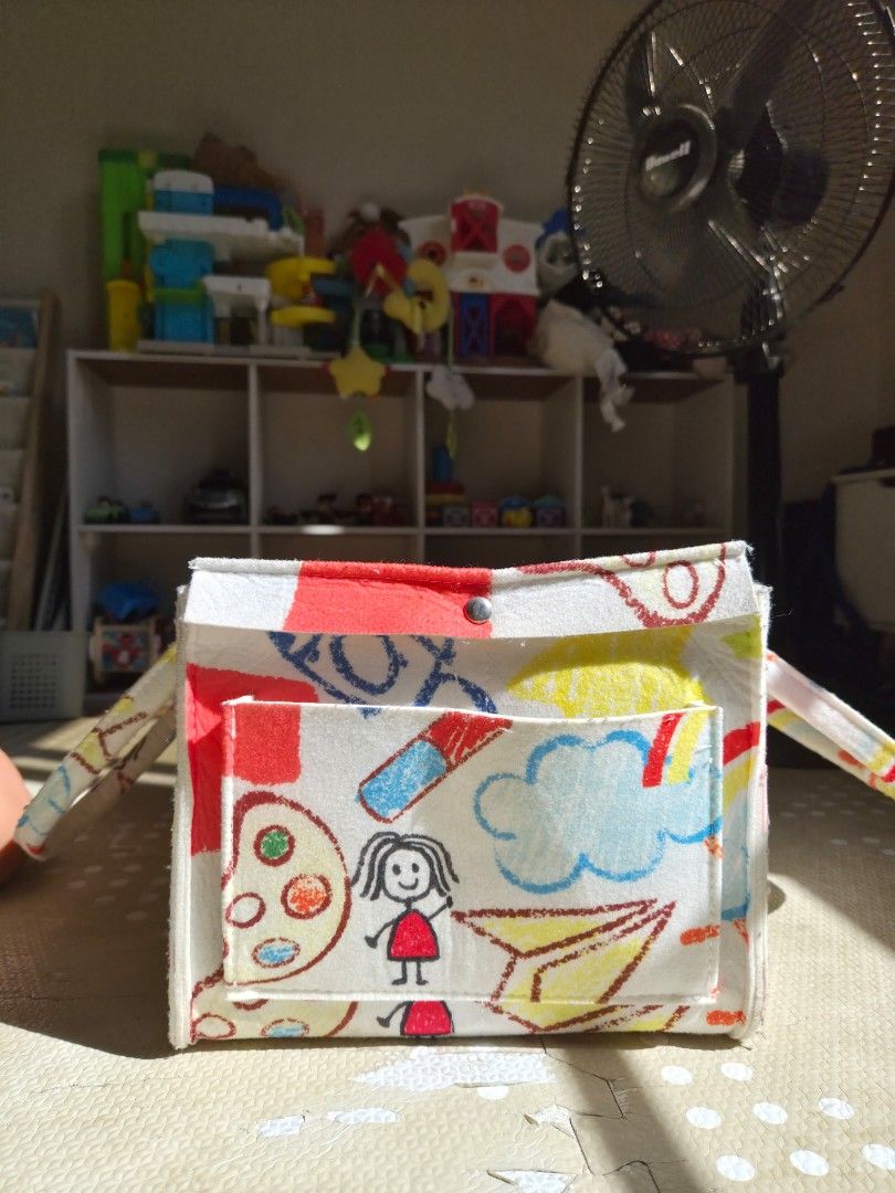 Swaddies PH Caddy/Diaper Bag (Category: Diaper Bags & Wetbags) located in Quezon City. Submitted by a.celistine (Listing ID 1434624961, Image 2). Description: letting go our well-loved Caddy/Bag rfs: not using anymore, my baby is now a toddler no stain, damage or what bought for 1,250 selling for 750.00 DESCRIPTION: Here are some of the ways this versatile bag can come in handy: •Use it as a diaper bag when you're out and about, with plenty of sp