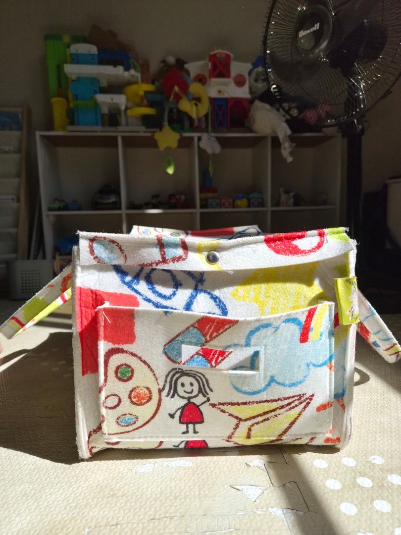 Swaddies PH Caddy/Diaper Bag (Category: Diaper Bags & Wetbags) located in Quezon City. Submitted by a.celistine (Listing ID 1434624961, Image 3). Description: letting go our well-loved Caddy/Bag rfs: not using anymore, my baby is now a toddler no stain, damage or what bought for 1,250 selling for 750.00 DESCRIPTION: Here are some of the ways this versatile bag can come in handy: •Use it as a diaper bag when you're out and about, with plenty of sp