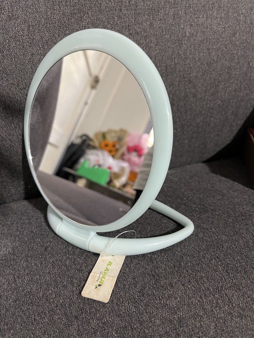 Table mirror 2 sides (Category: Mirrors) located in Batangas. Submitted by zianneeeeeeee (Listing ID 1434645712, Image 3). Description: Zoom and normal Miniso.
