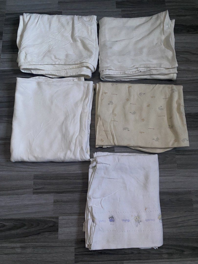 Towel Blanket 5 Pcs (Category: Bathtub & Bath Accessories) located in Antipolo. Submitted by marcoandpaolomerchandise (Listing ID 1434717184, Image 1). Description: 200 lang 40 pesos nalang ang Isa From Korea Ang Ganda ng Tela Malamig sa Balat Mga blanket to ng Baby Issue : Due to Stock May mga Stain Para sa Hindi maselan kayo nalang bahala mag laba. If medyo Maselan , Pwede gawing pang punas nalang sa mga delicate object na sensitive Ma gasgas. 