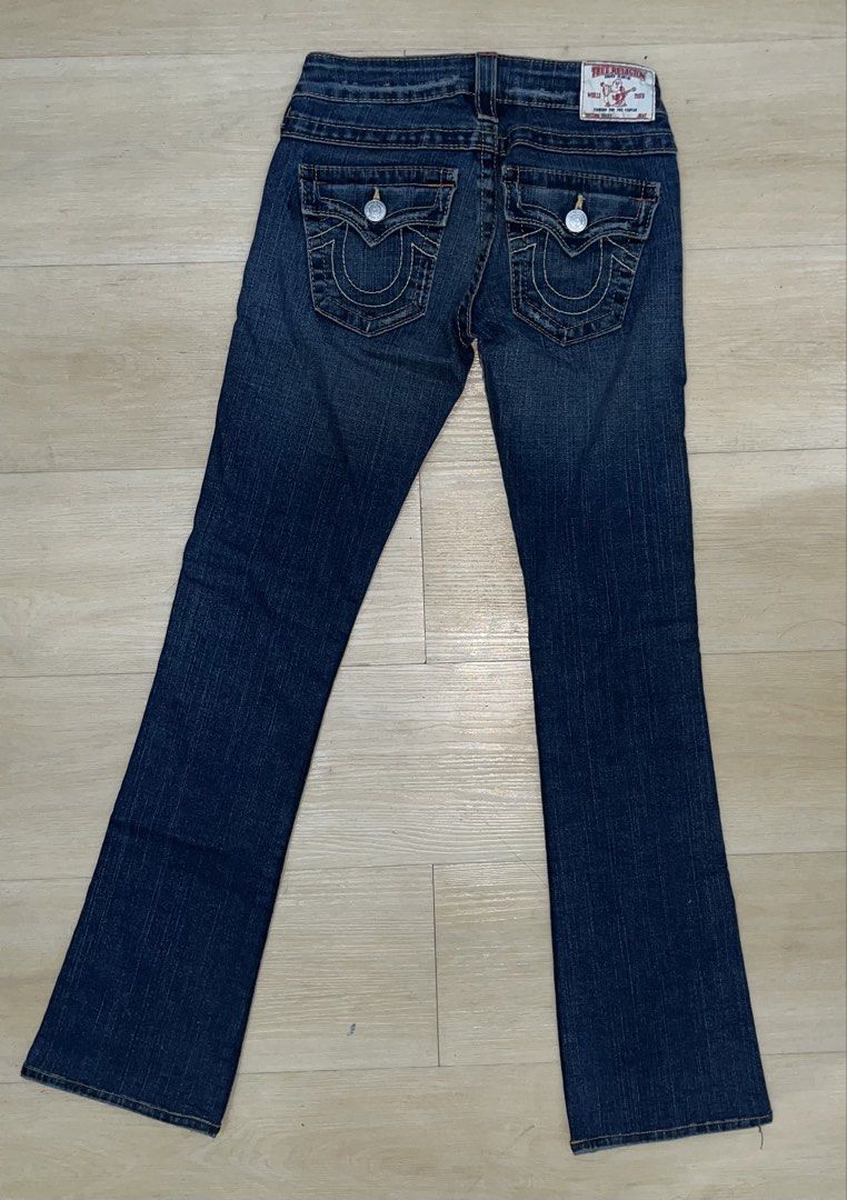 True religion low waist flared jeans Y2K (Category: Jeans) located in Manila. Submitted by maynnn_tshard (Listing ID 1434682112, Image 2). Description: 24W x 39L.