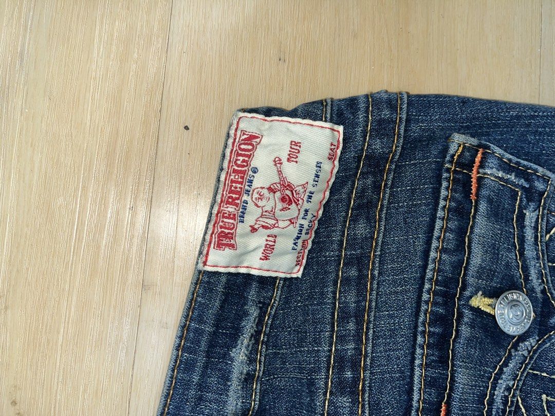 True religion low waist flared jeans Y2K (Category: Jeans) located in Manila. Submitted by maynnn_tshard (Listing ID 1434682112, Image 3). Description: 24W x 39L.