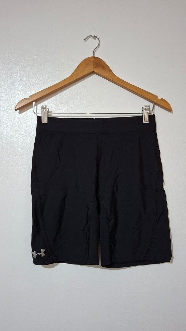 Under Armour Black Compression Shorts (Category: Activewear) located in Imus. Submitted by pick_and_dig (Listing ID 1434614246, Image 1). Description: - Under Armour black compression shorts - Size: LG - Made in Mexico - Features Under Armour logo - Material: 85% nylon, 15% spandex - Thick waistband - Ideal for athletic use MOP: GCash.