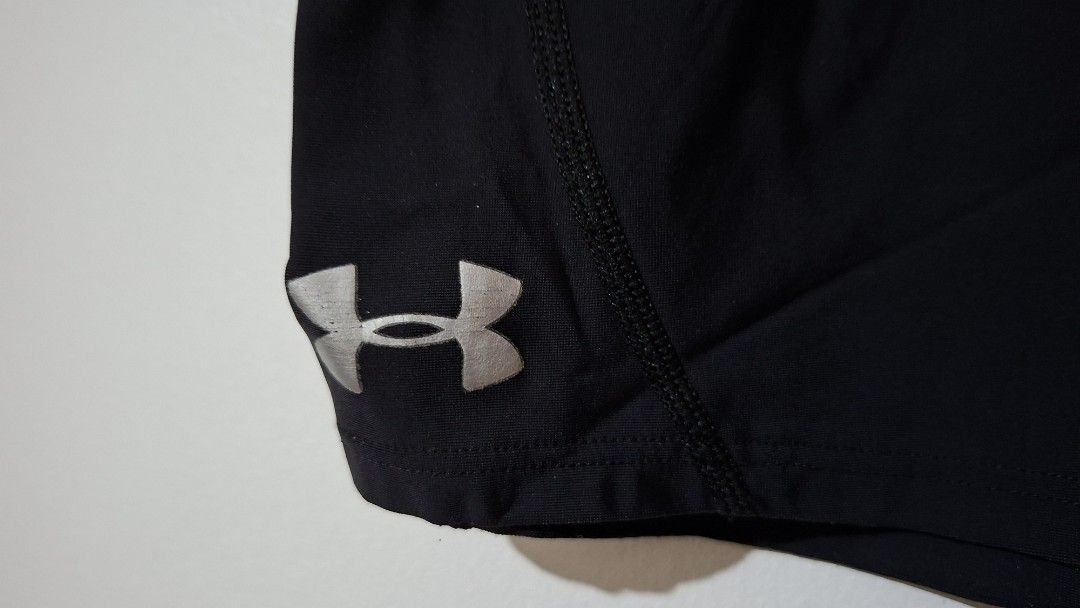 Under Armour Black Compression Shorts (Category: Activewear) located in Imus. Submitted by pick_and_dig (Listing ID 1434614246, Image 2). Description: - Under Armour black compression shorts - Size: LG - Made in Mexico - Features Under Armour logo - Material: 85% nylon, 15% spandex - Thick waistband - Ideal for athletic use MOP: GCash.