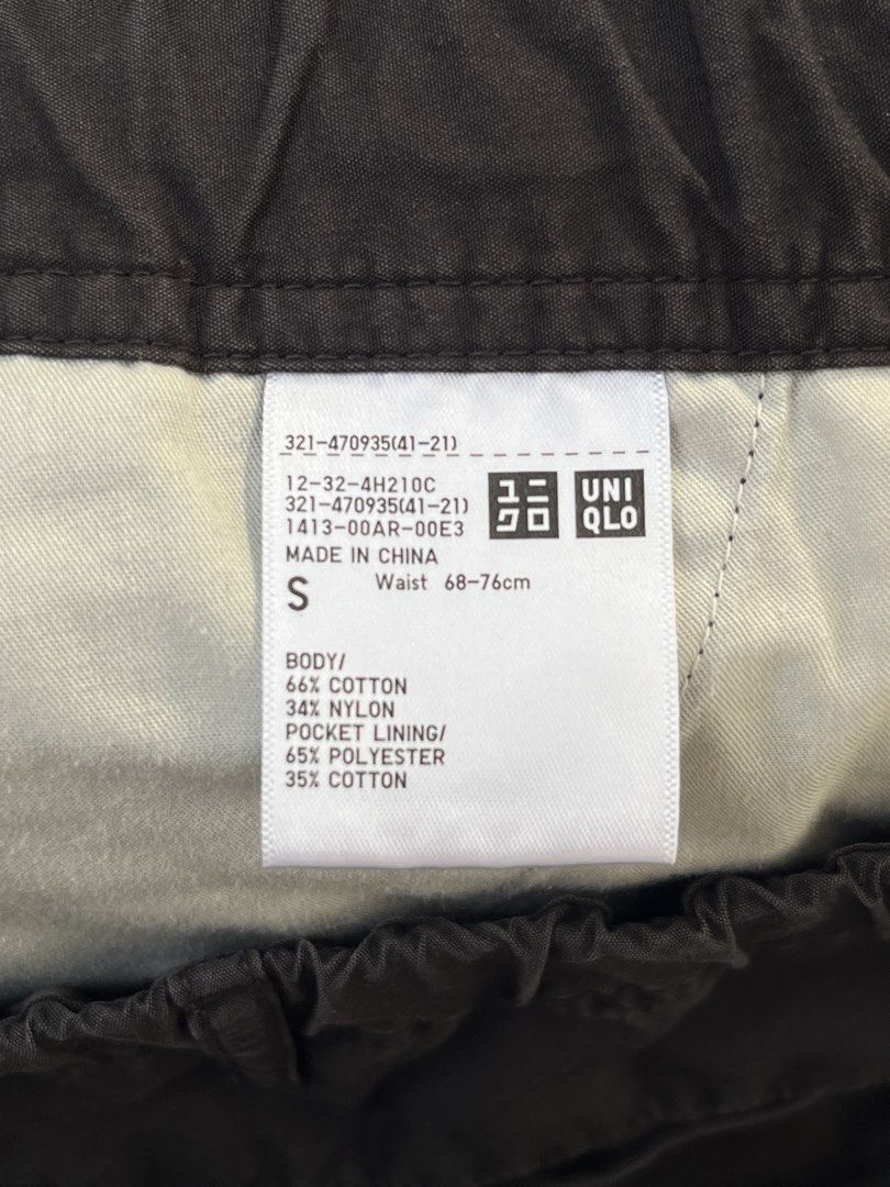 Uniqlo U Parachute Cargo Pants (Category: Joggers) located in Antipolo. Submitted by yeoni19 (Listing ID 1434696618, Image 3). Description: Uniqlo U Parachute Cargo Pants 26-30 waist 39 length Visible fading. Color may vary due to lighting..