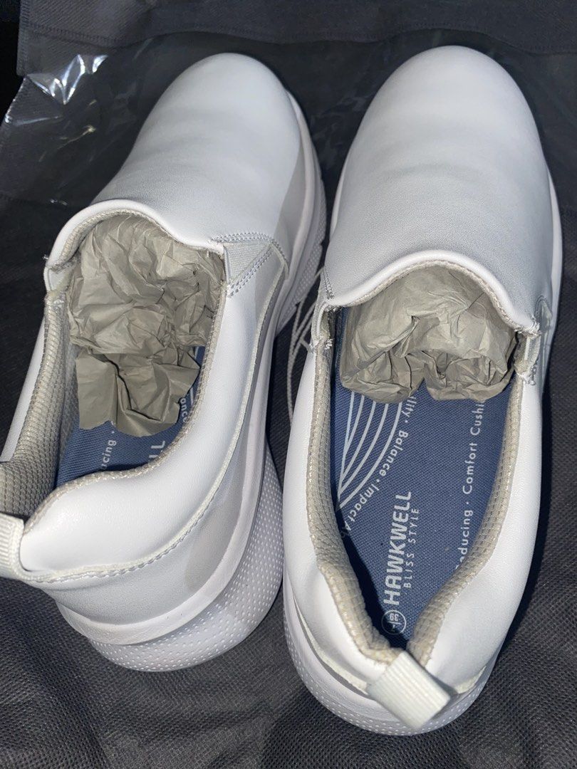 US 7/EU 39 Hawkwell Women's Slip On Arch Support Lightweight Slip Resistant Comfortable Nurse Shoe (Category: Sneakers) located in Cavite. Submitted by toge-chi (Listing ID 1434656217, Image 2). Description: NEVER USED WITH FREE SHOE BAG AND EXTRA SOFT HEEL CUSHION, good and ready for comfy duty at carry-on. Box is nowhere to be found pero if nahanap ko, bigay ko agad if you still want it hehehe. Bought for ₱1,600.00. Negotiable for students .