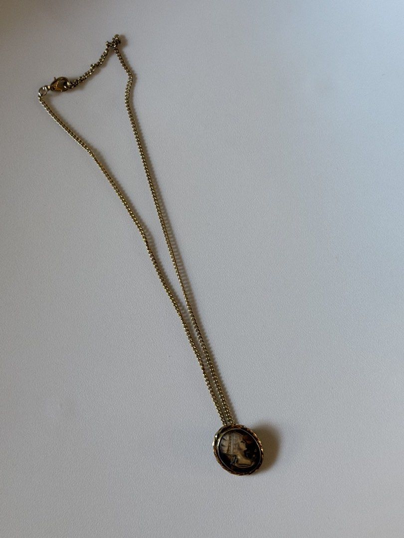 Japan Vintage Necklace (Category: Necklaces) located in Binan City. Submitted by ishnaaa (Listing ID 1434666170, Image 2). Description: - Never used (just stored) - Check photos to see its overall condition - Got it as a pasalubong from Japan - w/ case -Delivery via lalamove, sf c/o buyer.