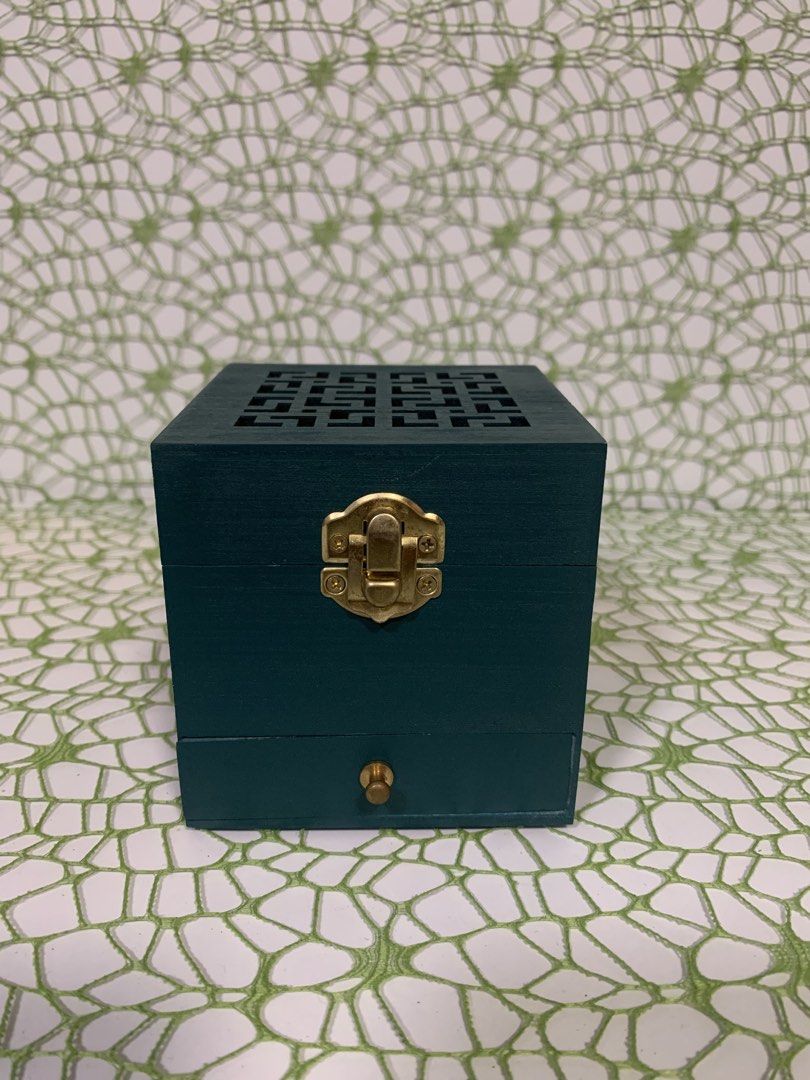 Wooden Incense Burner Box Incense Case (Category: Storage Boxes & Baskets) located in Makati City. Submitted by newandlovedco. (Listing ID 1434614893, Image 2). Description: - Teal wooden box - Decorative geometric design on top - Brass-colored latch - Small drawer with red felt lining - Gold-colored metal bowl inside - Functional: Opens and closes 📍 Location: Mandaluyong City 🚚 Delivery Options: • Lalamove • Grab Express • J&T Express 💳 Mode 
