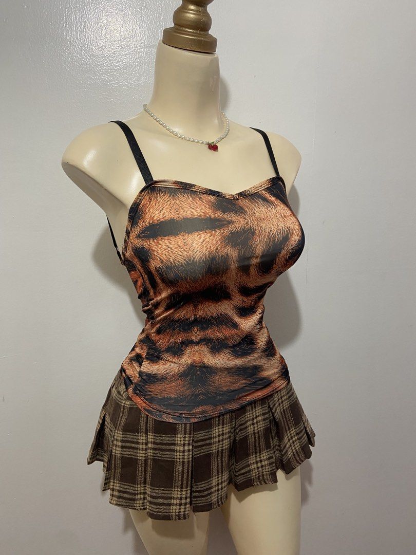 Y2k Cheetah Print Camisole Top (Category: Sleeveless) located in Mandaluyong City. Submitted by cxia_style (Listing ID 1434781516, Image 2). Description: Top Only‼️ ♡ washed & ready-to-wear ♡ all items are handpicked ♡ nationwide shipping ♡ see each photo for more details. DM us for more info 💌.