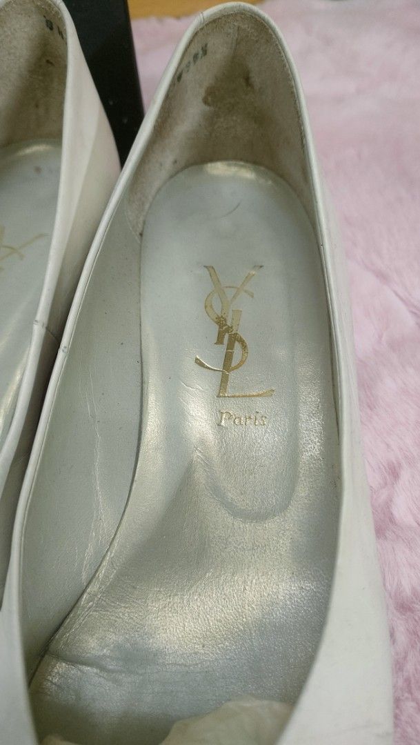 Yves Saint Laurent White Leather Pumps (Category: Sneakers & Footwear) located in Manila. Submitted by Alljapan (Listing ID 1434712056, Image 3). Description: - Yves Saint Laurent pumps - White leather - Size 36 1/2 - Pointed toe design - Features YSL logo - Black soles - Includes original box.
