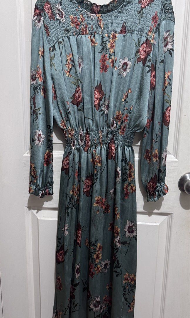 Zara dress (Category: Dresses) located in Pasig City. Submitted by redeem (Listing ID 1434783792, Image 1). Description: Preloved In good condition Used 3x only .