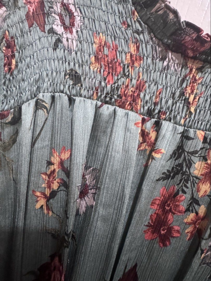 Zara dress (Category: Dresses) located in Pasig City. Submitted by redeem (Listing ID 1434783792, Image 3). Description: Preloved In good condition Used 3x only .