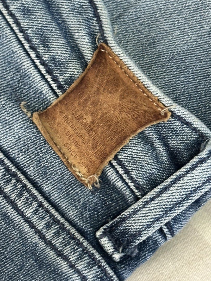 Zara skinny ripped jeans (Category: Jeans) located in Angono. Submitted by beamthings (Listing ID 1434680709, Image 3). Description: Zara ripped skinny jeans - Size XS / US 32 - no issues !!! RFS: moving abroad permanently, everything must go !.