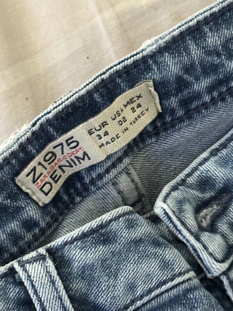 Zara skinny ripped jeans (Category: Jeans) located in Angono. Submitted by beamthings (Listing ID 1434680709, Image 2). Description: Zara ripped skinny jeans - Size XS / US 32 - no issues !!! RFS: moving abroad permanently, everything must go !.