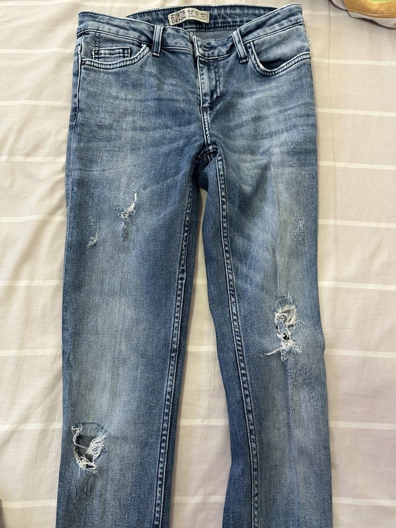 Zara skinny ripped jeans (Category: Jeans) located in Angono. Submitted by beamthings (Listing ID 1434680709, Image 1). Description: Zara ripped skinny jeans - Size XS / US 32 - no issues !!! RFS: moving abroad permanently, everything must go !.