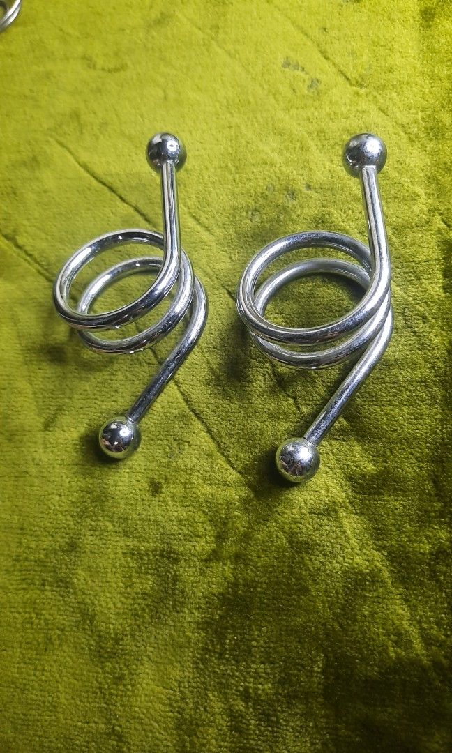 2 pcs metal napkin ring (Category: Other Kitchenware & Tableware) located in Manila. Submitted by luckycharm_215 (Listing ID 1434957115, Image 1). Description: used good.