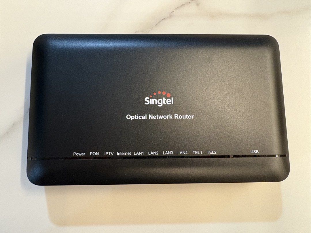 2 Singtel WiFi 6 Mesh Extenders and a Singtel Optical Network Router439547229834455041