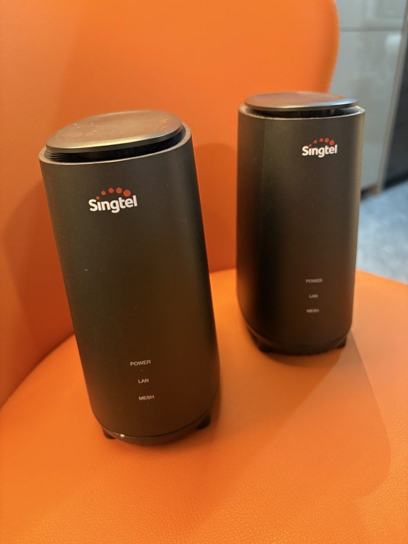 2 Singtel WiFi 6 Mesh Extenders and a Singtel Optical Network Router