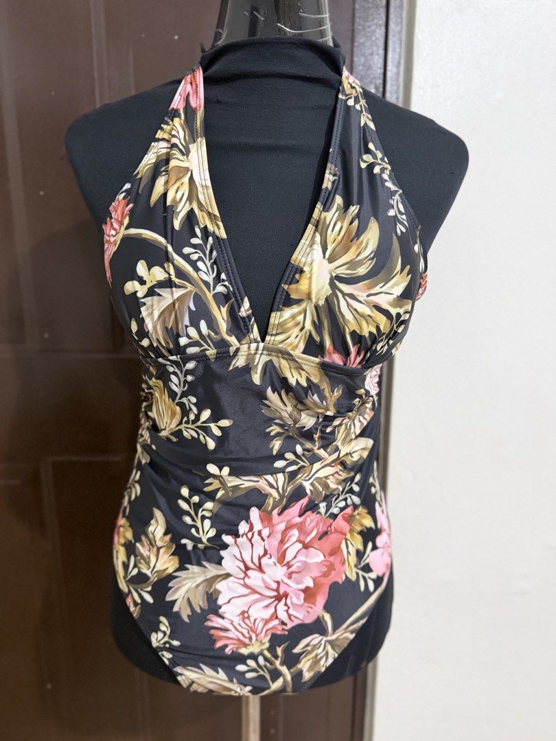2in1 Black Floral Swimsuit MEDIUM SIZE (Category: Bikinis & Swimsuits) located in Bulacan. Submitted by kitty.khat (Listing ID 1434954375, Image 2). Description: .