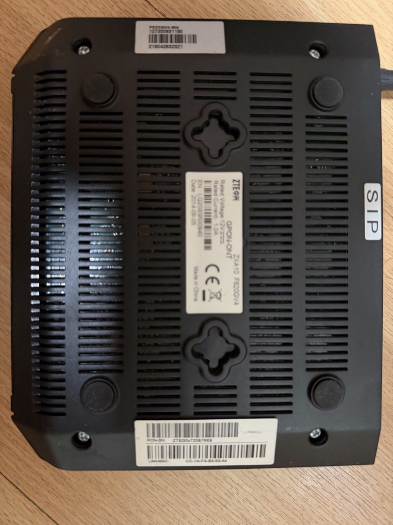 2×Singtel Wireless Router and 1×optical unit439667851526809603