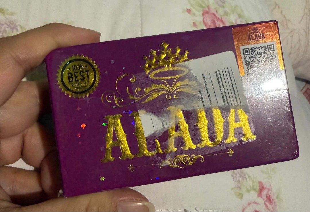 Alada Whitening Soap (Category: Bath) located in Manila. Submitted by epiclion-c7dd (Listing ID 1434994083, Image 2). Description: - Whitens skin with premium extracts. - Helps eliminate scars and minimize dark spots. - Evens out skin tone. - Nourishes skin for a smooth and clear complexion. - Suitable for both body and face. - Body use: Wash, leave for 3-5 minutes, then rinse. - Face use: Wash and rinse..