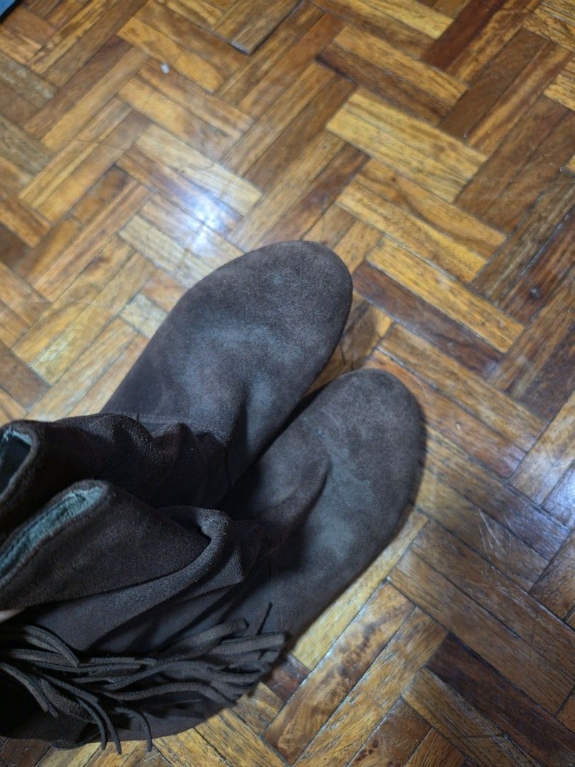 Aldo Suede Boots in Dark Brown (Category: Boots) located in Quezon City. Submitted by snowflakes.specials (Listing ID 1434942312, Image 2). Description: Size 7 Insoles need repair Used.