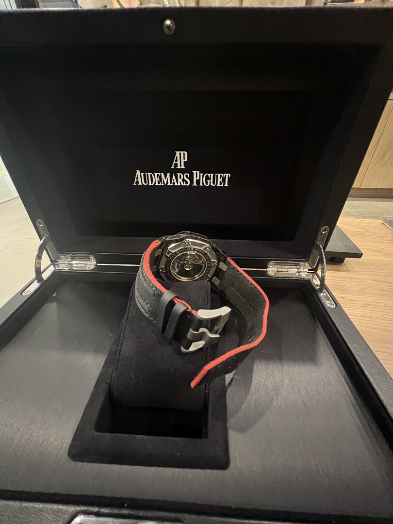 AP Grand Prix Forged Carbon (Category: Luxury Watches) located in Pasig City. Submitted by moimoigo (Listing ID 1434857203, Image 3). Description: AP GRAND PRIX FORGED CARBON -Ref. 2629010 -limited edition -44mm -automatic -2011 -w/ box & papers -1,350,000.