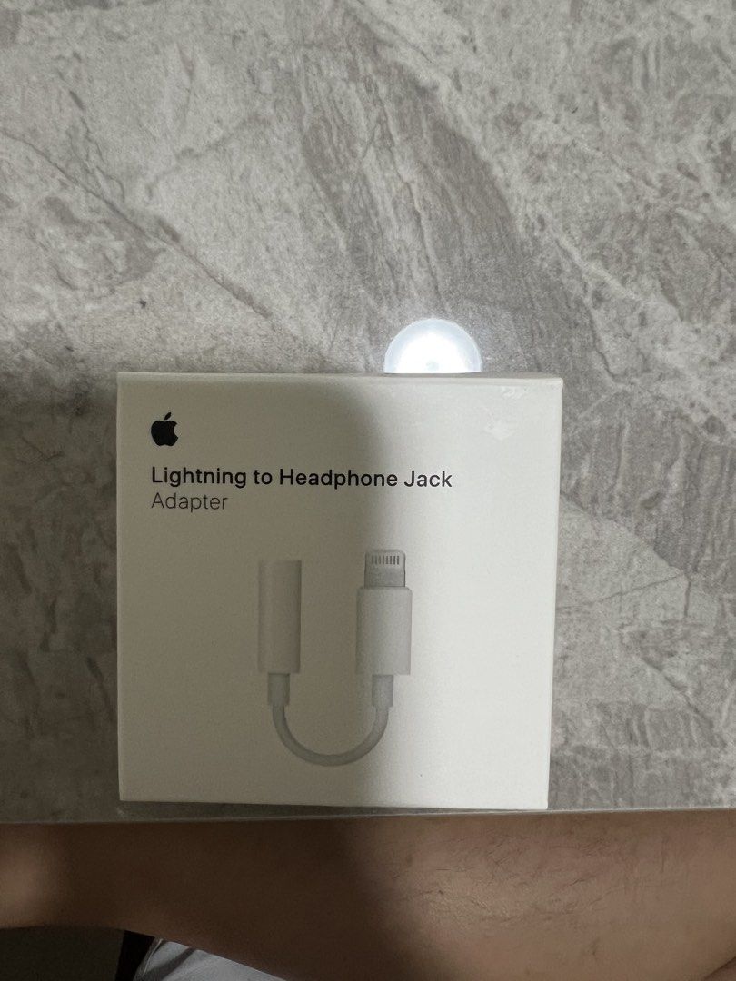 Apple Lightning to Headphone Jack Adapter439438042108405760
