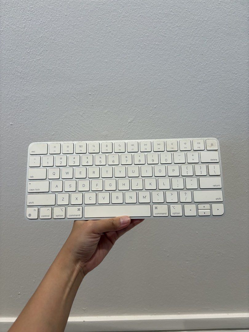 Apple Magic Keyboard - White439434275707299840