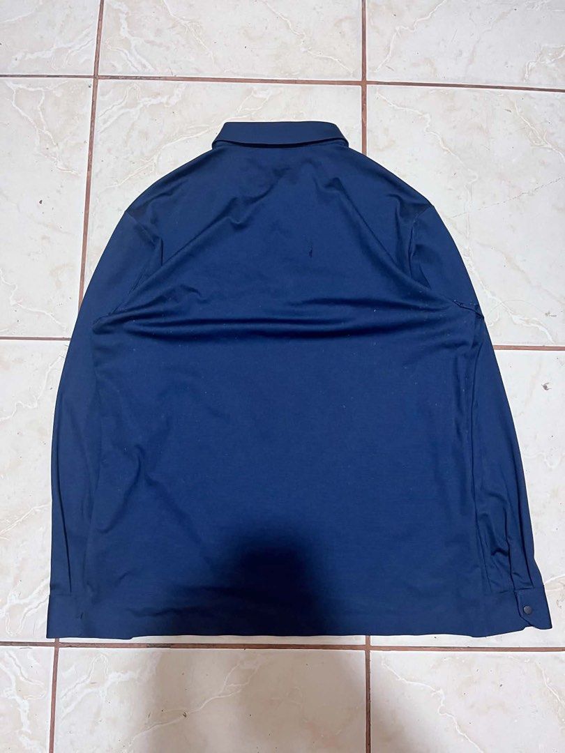Arc'teryx Long Sleeve Polo Shirt (Category: Tshirts & Polo Shirts ) located in Santiago. Submitted by bakithrift (Listing ID 1434965043, Image 2). Description: - Arc'teryx long-sleeved polo shirt - Classic collar and three-button placket - Features the Arc'teryx logo - Color: Blue - Condition: Good.