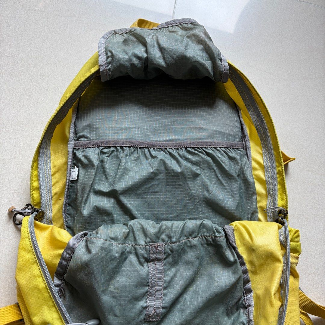Backpack （分類：背囊）位於 Hong Kong。 由 sarajan 提交（商品編號 1434859471，圖片 6）。簡介： Montbell backpack first pack 20 Japan version日本版肯定背囊 背面有快乾透氣功能 面料防水 購自日本Montbell專門店。