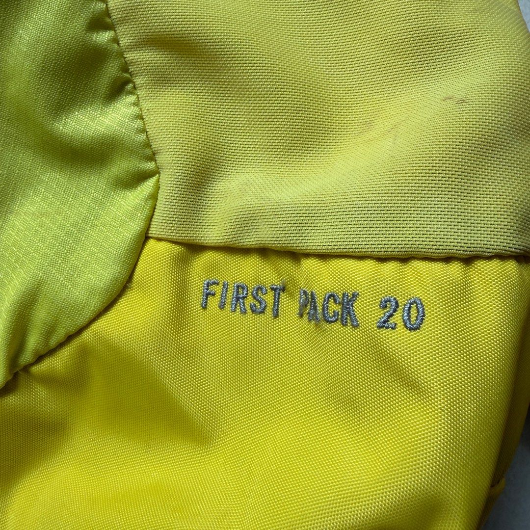 Backpack （分類：背囊）位於 Hong Kong。 由 sarajan 提交（商品編號 1434859471，圖片 3）。簡介： Montbell backpack first pack 20 Japan version日本版肯定背囊 背面有快乾透氣功能 面料防水 購自日本Montbell專門店。