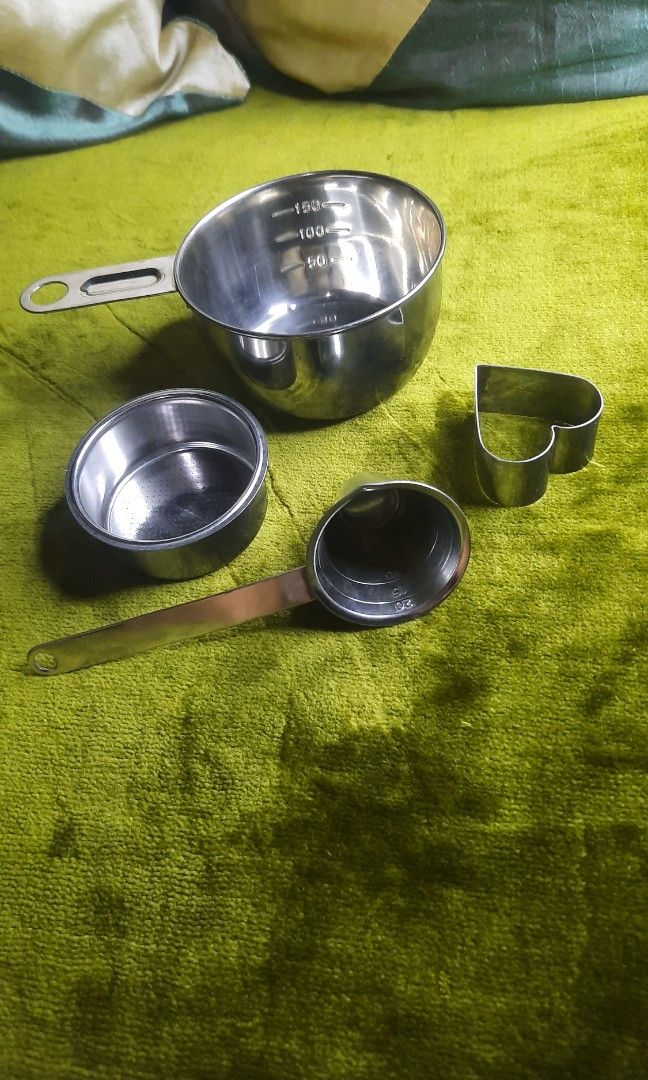 Baking tools,measuring,etc 4 pcs (Category: Bakeware) located in Manila. Submitted by luckycharm_215 (Listing ID 1434956259, Image 1). Description: set of 4.