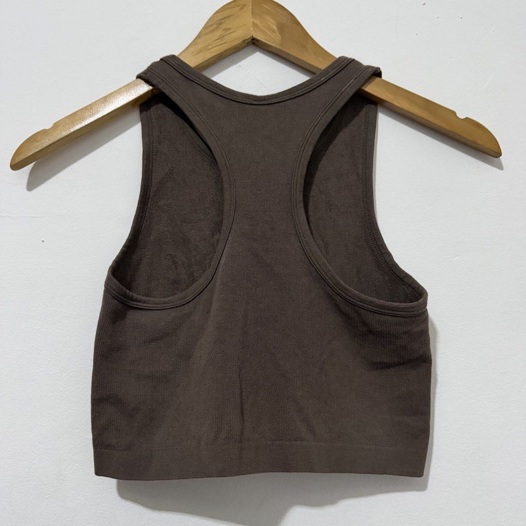 Bench Seamless Tank Top S-M (Category: Activewear) located in Caloocan City. Submitted by _gmjs (Listing ID 1434995011, Image 3). Description: 190 each.