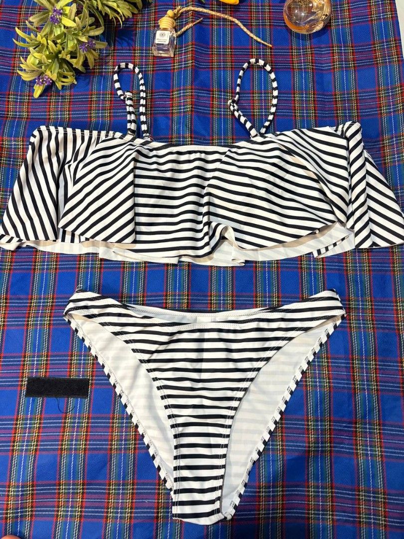 Bikini swimsuit 2 piece Large (Category: Bikinis & Swimsuits) located in Mandaue City. Submitted by cebufaithfully53 (Listing ID 1434904535, Image 1). Description: XL on tag but can fit Large.