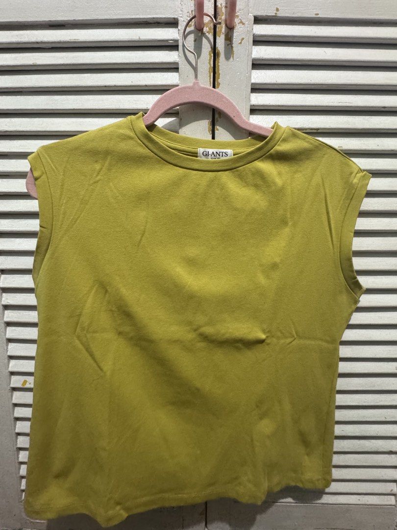 BKK Giants Cotton Sleeveless Top (Category: Sleeveless) located in Quezon City. Submitted by mrsp_28 (Listing ID 1434867119, Image 1). Description: - Giants sleeveless top - Round neck design - Comfortable fit - Solid color for easy pairing - Perfect for casual outfits -Bust up to 38” -Length is 22” RFS: Decluttering MOP: Gcash/BDO.