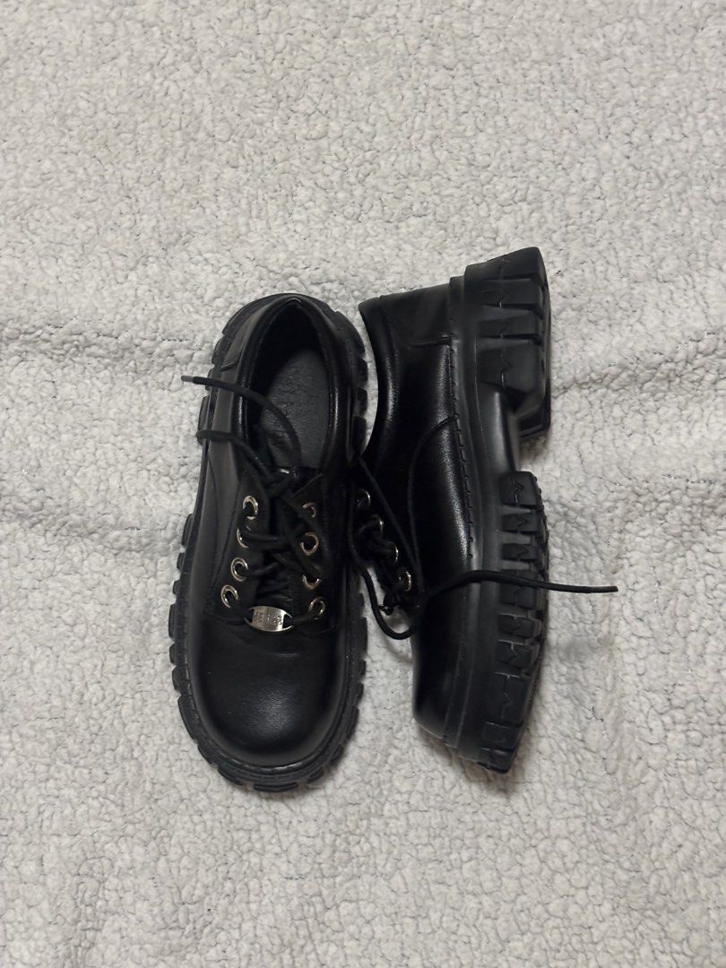 Black Loafers Size 7 (Category: Loafers) located in San Fernando. Submitted by declutterdolly (Listing ID 1434930459, Image 1). Description: Size: 7 Closet clean-out, hoping these find new homes 📍Pampanga.