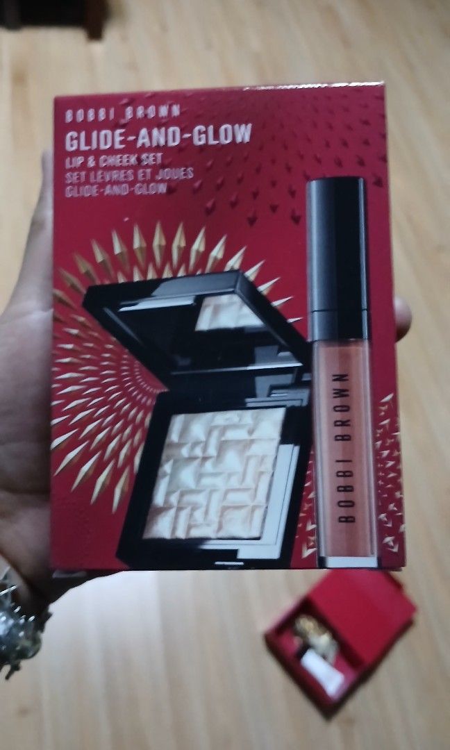 Bobbi Brown Makeup cosmetic gift box (Category: Makeup) located in Makati City. Submitted by lyka_splendorrealty.corp (Listing ID 1434894897, Image 2). Description: Sealed mfg date: 05/2024.
