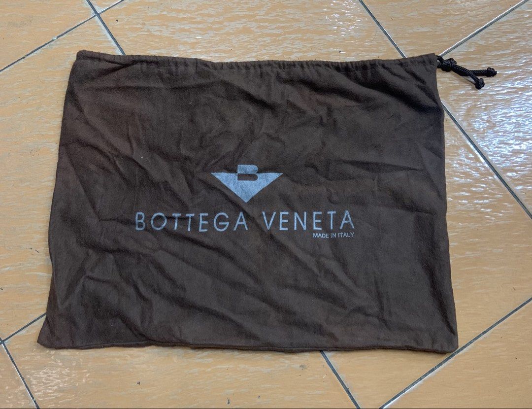 Bottega Veneta Dust Bag (Category: Luxury Bags & Wallets) located in Angeles City. Submitted by manlapidma26771 (Listing ID 1434915287, Image 1). Description: - Authentic Bottega Veneta dust bag - Features the Bottega Veneta logo - Color: Brown - Closure: Drawstring - Made in Italy.