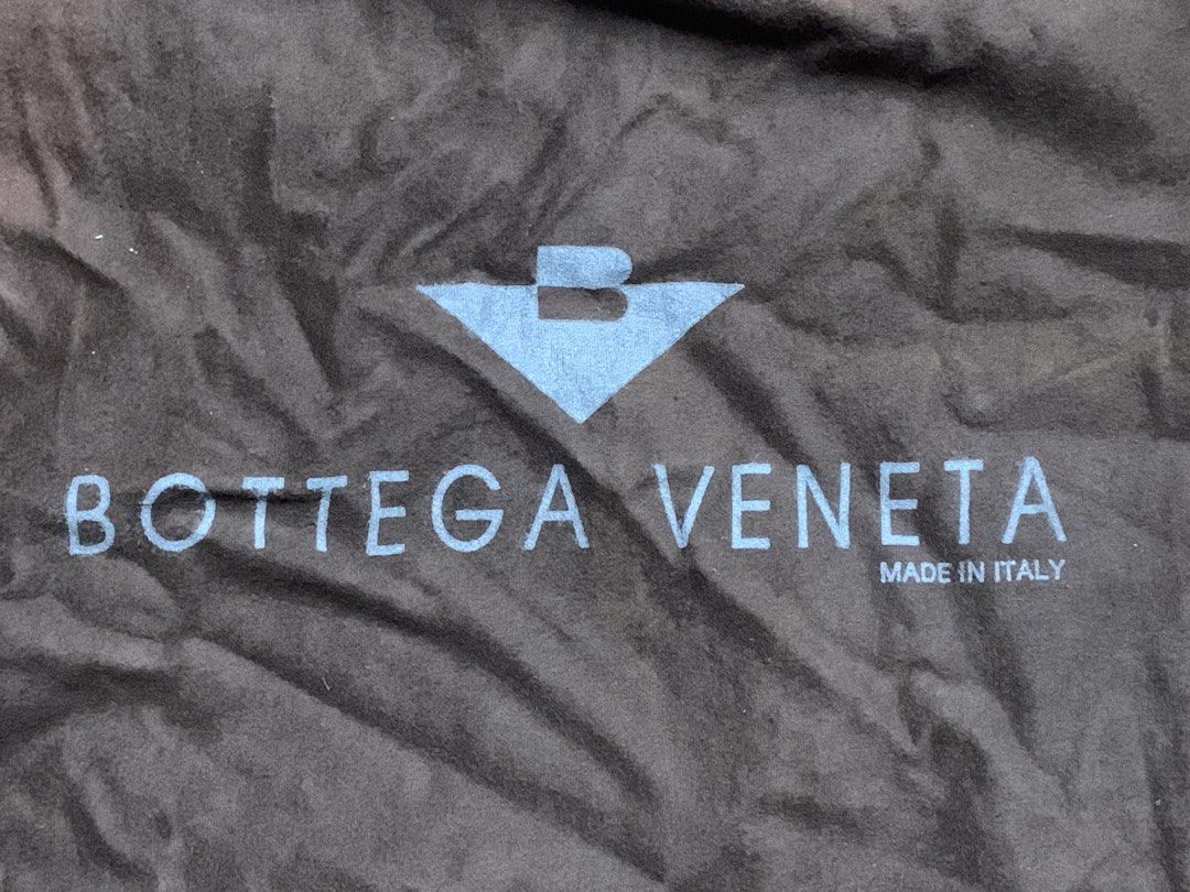Bottega Veneta Dust Bag (Category: Luxury Bags & Wallets) located in Angeles City. Submitted by manlapidma26771 (Listing ID 1434915287, Image 2). Description: - Authentic Bottega Veneta dust bag - Features the Bottega Veneta logo - Color: Brown - Closure: Drawstring - Made in Italy.