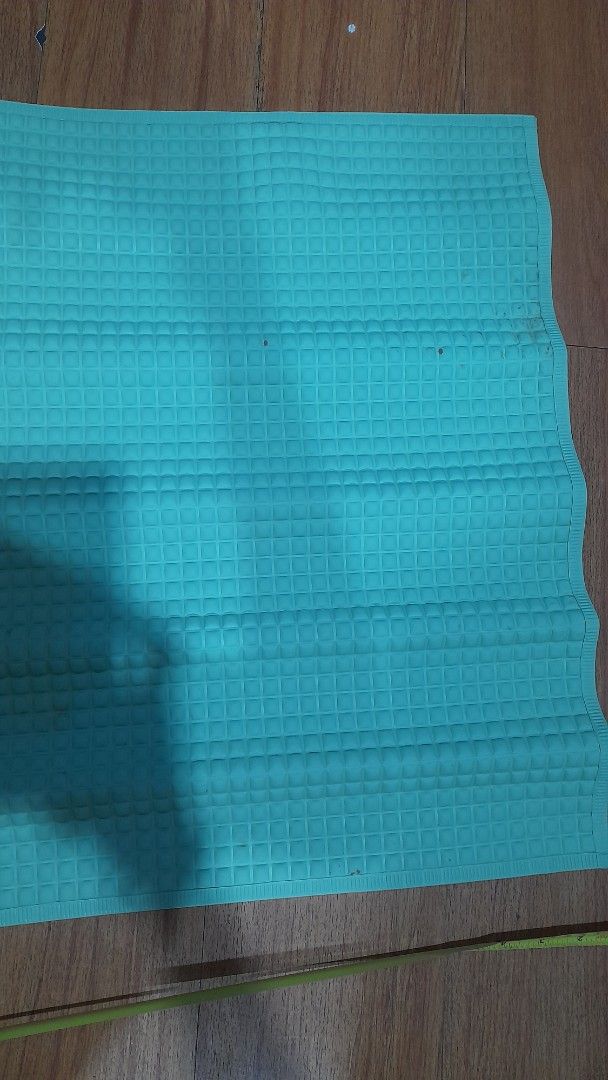 BRANDNEW BARGAIN RUBBER CHANGING MAT (Category: Changing Mats & Accessories) located in Manila. Submitted by lucky7ph (Listing ID 1434824432, Image 3). Description: slightly dirty due to old stock never been used air filled rubber cotsheet.