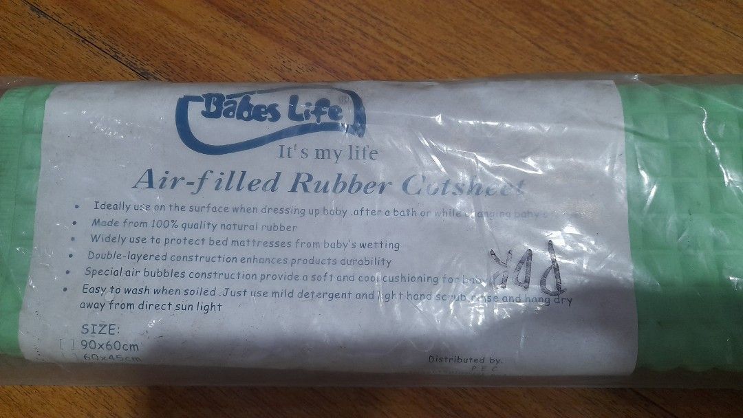 BRANDNEW BARGAIN RUBBER CHANGING MAT (Category: Changing Mats & Accessories) located in Manila. Submitted by lucky7ph (Listing ID 1434824432, Image 1). Description: slightly dirty due to old stock never been used air filled rubber cotsheet.