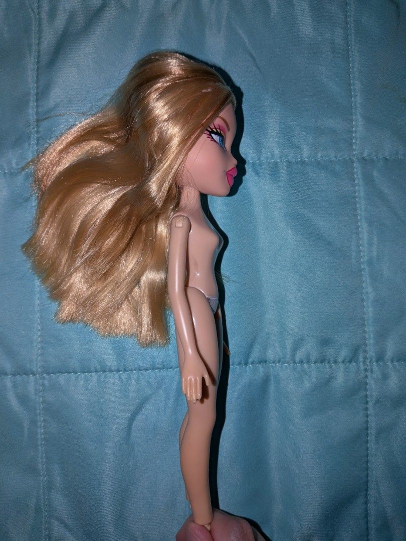 Bratz Dynamite Cloe (nude) (Category: Kids Toys) located in Quezon City. Submitted by freszra (Listing ID 1434899670, Image 2). Description: FYI she has a permanent mole :))) RFS: double Note: -shipping fee covered by buyer -WYSIWYG -no return/refunds -shipping only through flash express /Lalamove -pay first (gcash), ship later....