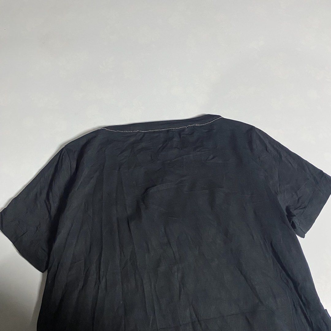 Brunello Cucinelli (Category: Luxury Apparel) located in Iloilo. Submitted by .dresshttps (Listing ID 1434975102, Image 3). Description: Width: 18 Length: 25 Like new No flaw.