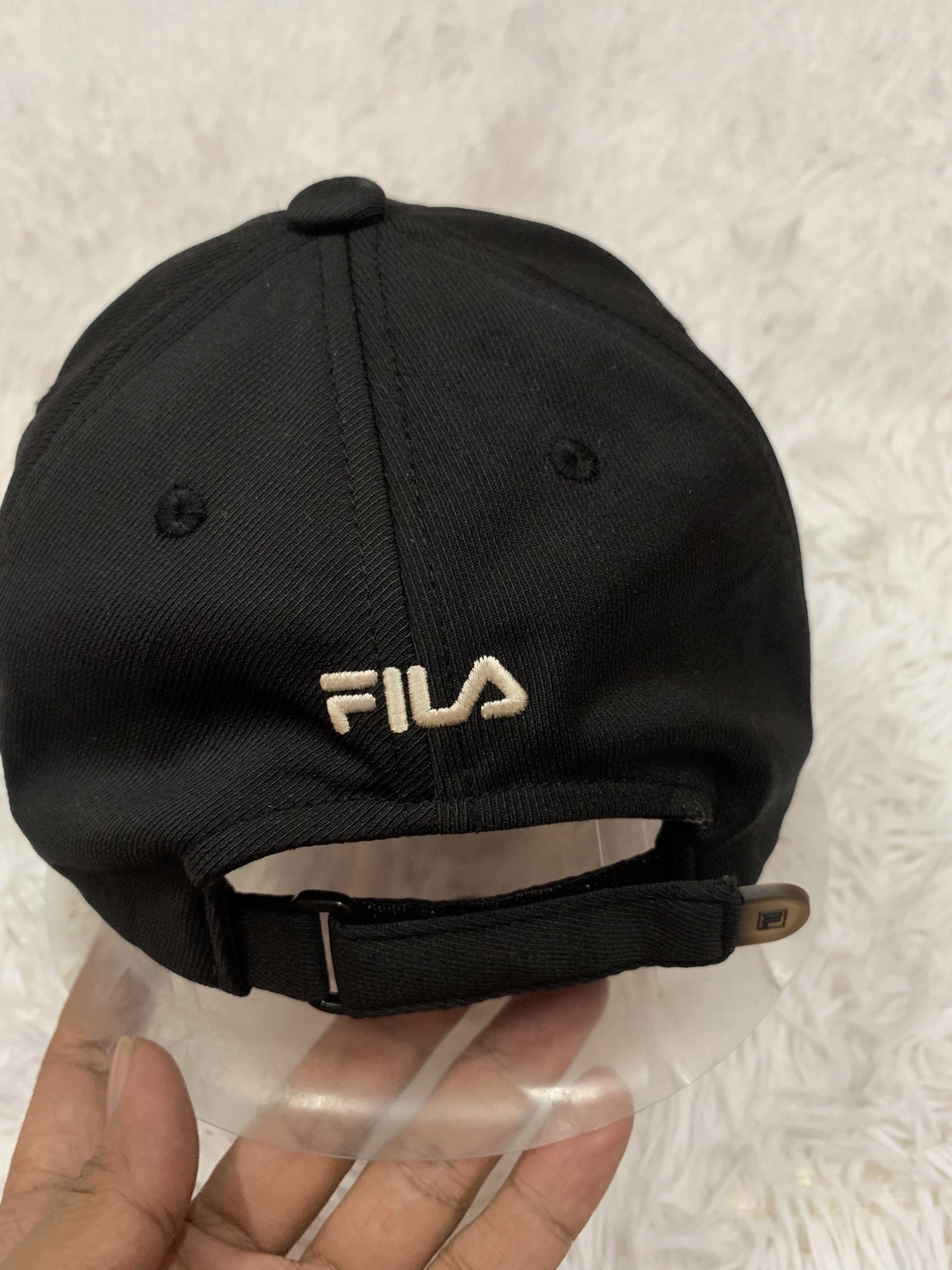 Cap (Category: Cap & Hats) located in Ipoh. Submitted by kabundle (Listing ID 1434987591, Image 3). Description: Item : Bundle Cond : 9/10 Brand : Fila Whtsapp no - 017-7575..9..0..5 ** Post by dfod Cod area Ipoh / kuala kangsar.