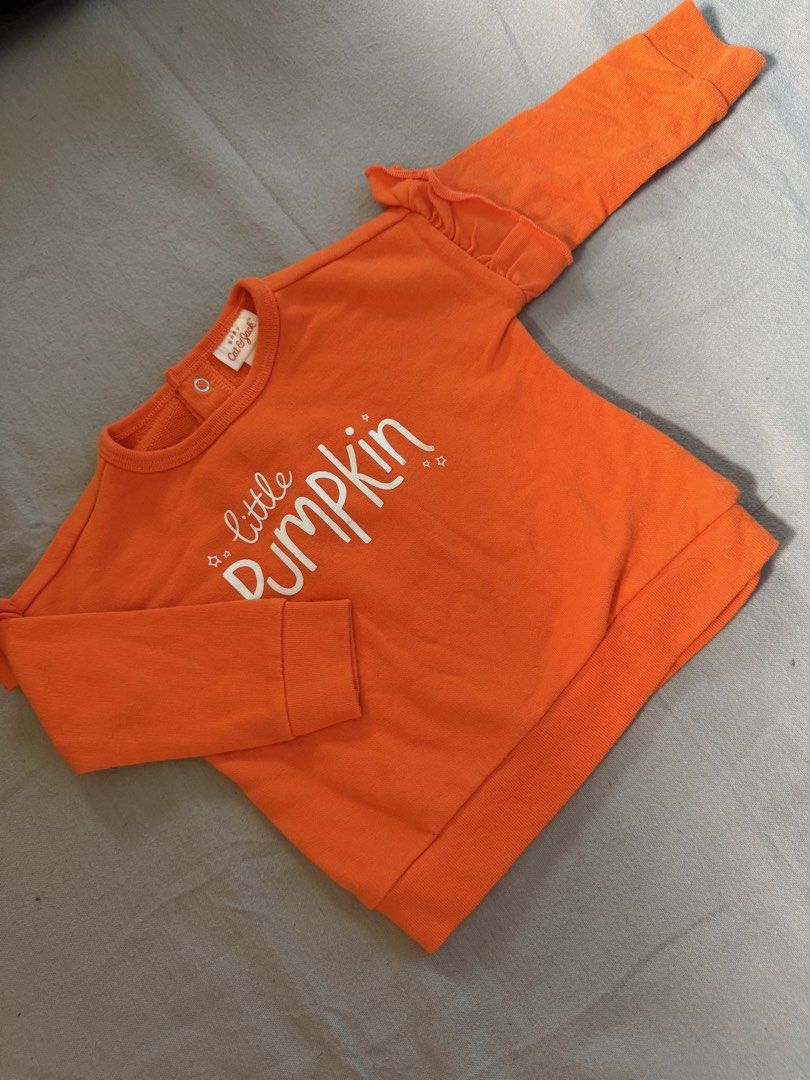 Cat & Jack Little Pumpkin Sweatshirt 6-9M (Category: Babies & Kids Fashion) located in Cavite. Submitted by Mj_BABY_CLOTHES (Listing ID 1434850735, Image 3). Description: - Adorable orange Cat & Jack sweatshirt. - Features "little pumpkin" in white. - Designed for babies 6-9 months. - Made in Vietnam. - Button closure at the back for easy dressing..